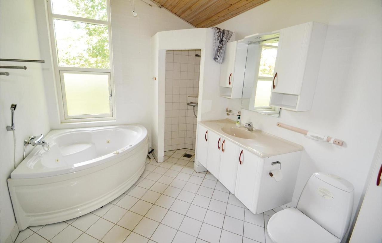 Three Bedroom Holiday Home In Glesborg — 4-Star Luxury Hotel in None, Denmark