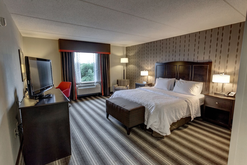 Hampton Inn Neptune Wall - photo 11