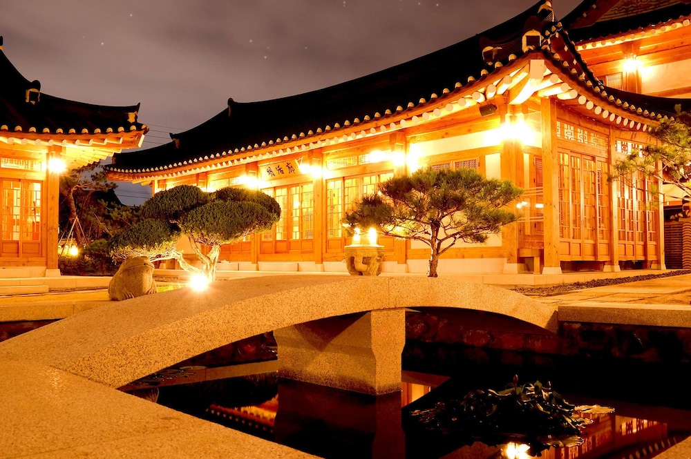 Gyeongju Hwangnamkwan Hanok Hotel in Gyeongju, South Korea
