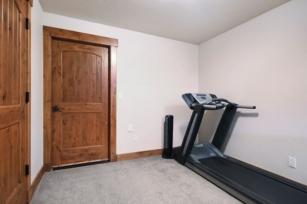 Mountain Majesty Manor Main Street by Pinnacle Lodging - photo 22