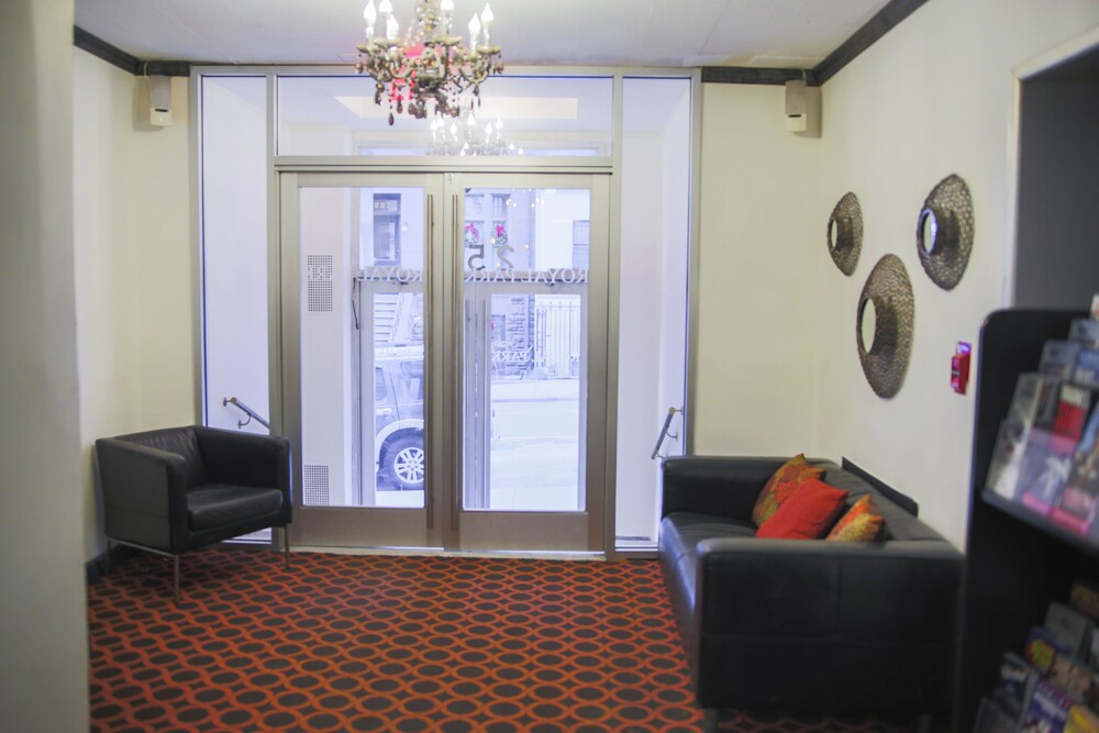 Royal Park Hotel and Hostel - photo 2