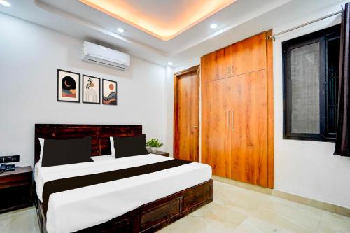 Collection O Sector 143B Noida in Noida, India