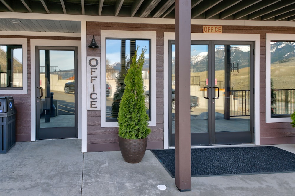 The Roosevelt Hotel Yellowstone - photo 37