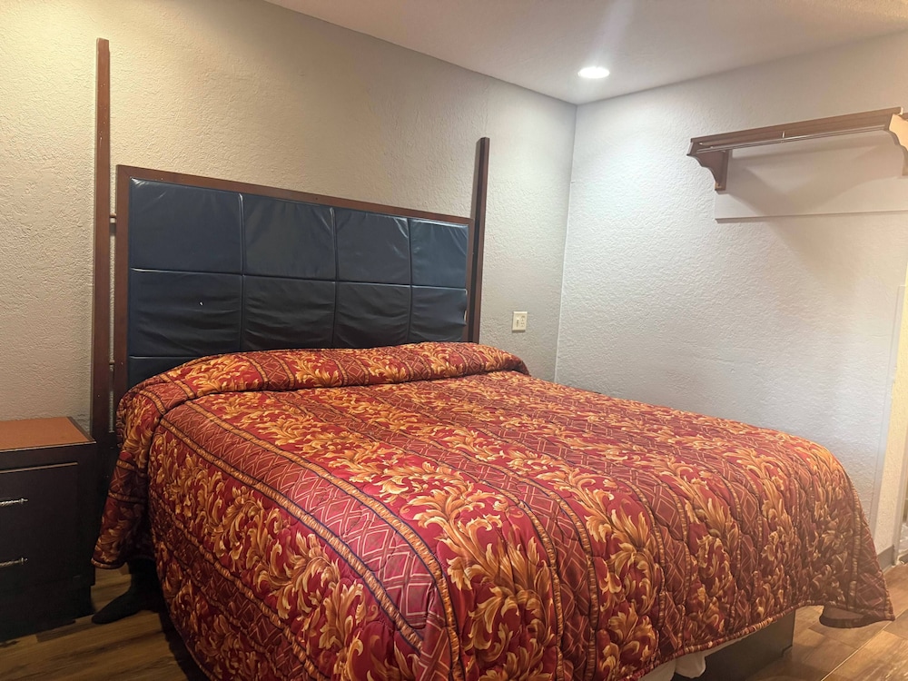 Economy Lodge by Hotel O Texas City - photo 8
