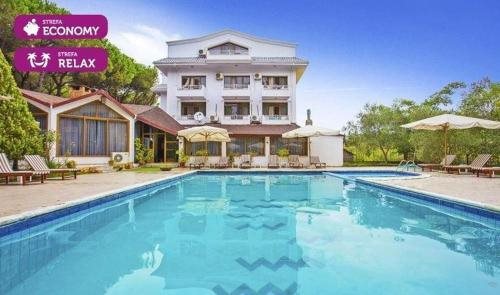 Pishat e Buta in Golem, Albania