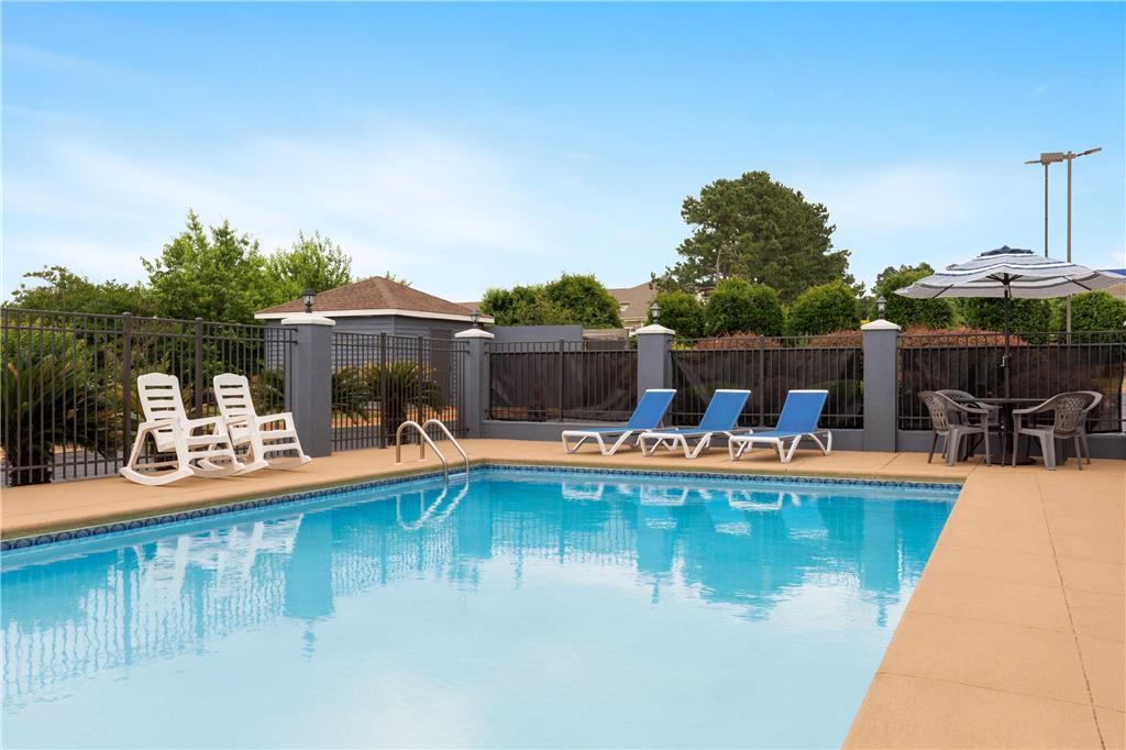 Days Inn & Suites by Wyndham Prattville Montgomery - photo 8