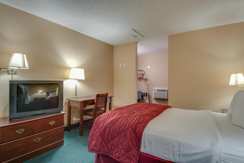 Howard Johnson Express Inn Redding - photo 13
