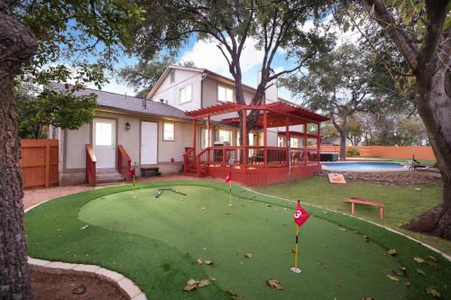 Luxury Escape Pool Sportscourt Games & Theater in San Antonio, United States