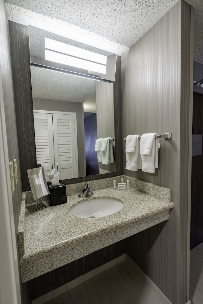 Courtyard by Marriott Cleveland Willoughby - photo 20