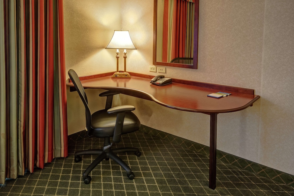 Hampton Inn Cambridge - photo 12