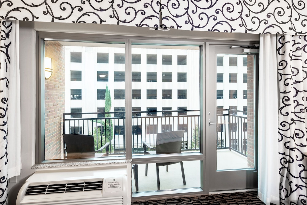 Hampton Inn & Suites Baton Rouge Downtown - photo 23