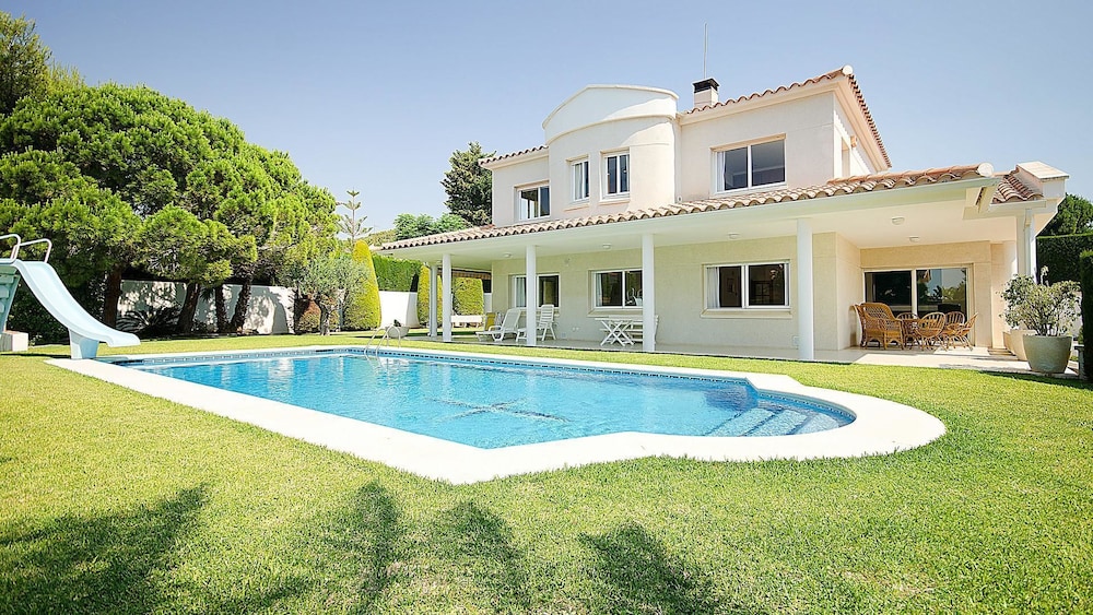 Casa Blanca — 4-Star Luxury Hotel in Calafell, Spain