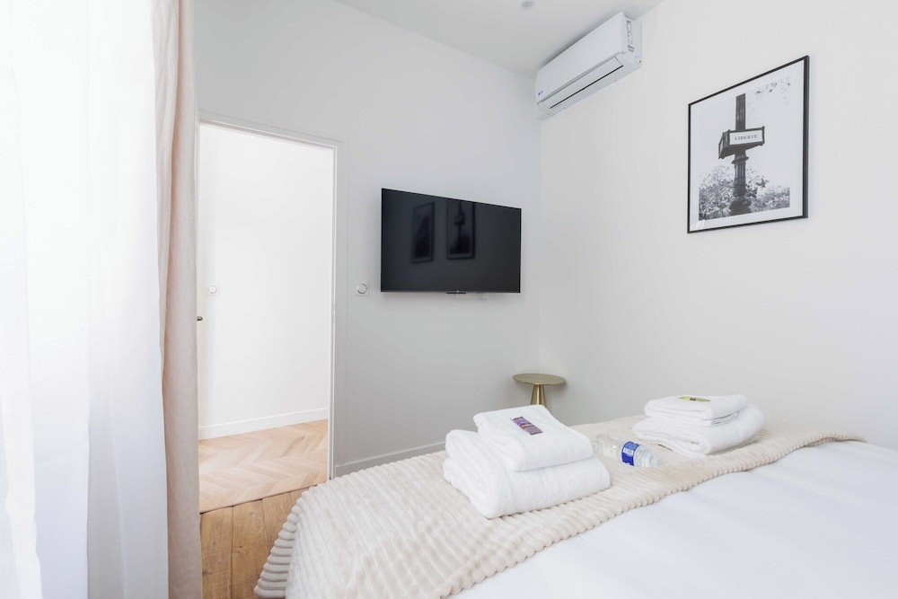 Charming Apartment 2br 6p Gare de L'est — 4-Star Luxury Hotel in Paris, France