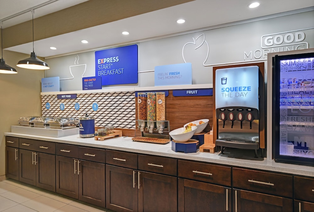 Holiday Inn Express Marshall by IHG - photo 35