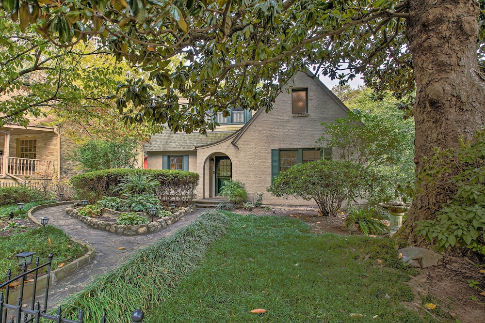 Private Pet friendly Retreat w Pool Near Oaklawn in Hot Springs, United States