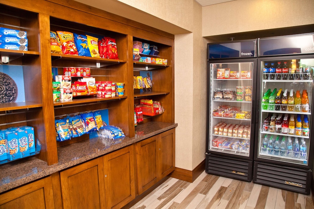Hampton Inn & Suites Salinas - photo 38