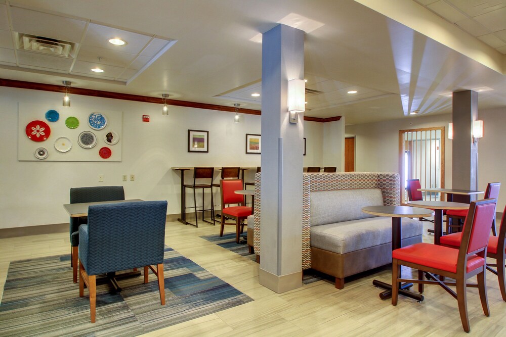 Holiday Inn Express Milwaukee North Brown Deer Mequon by IHG - photo 32