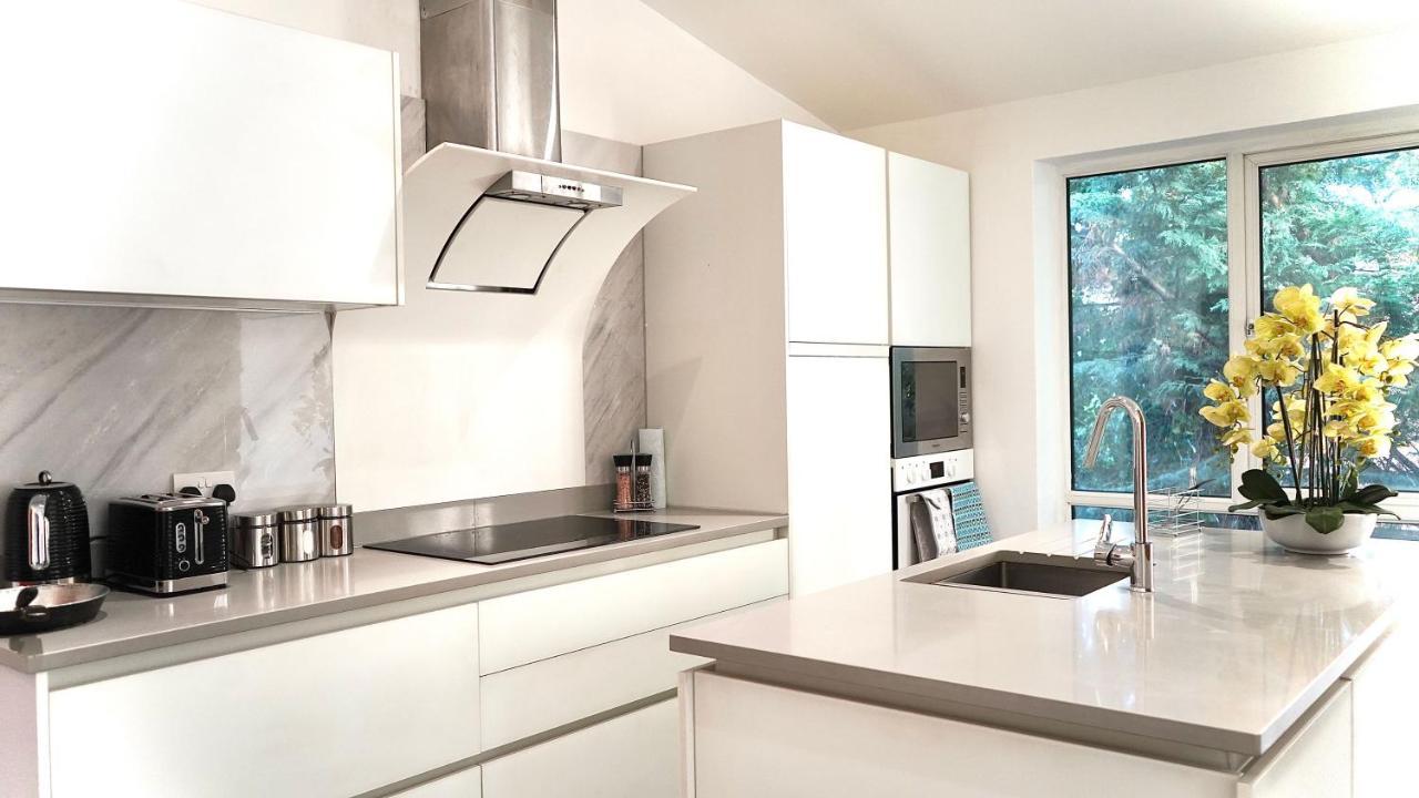 Tilehurst Villa