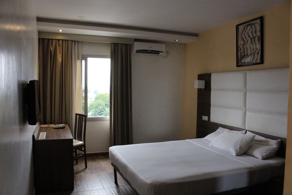 Lewat Hotel - carbon neutral hotel in Douala