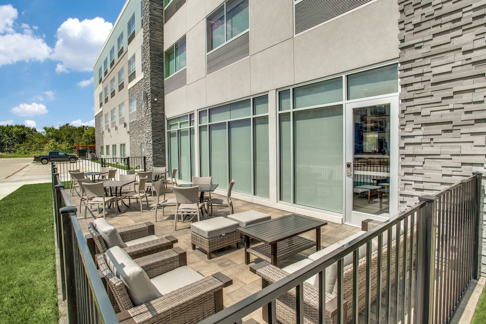 Holiday Inn Express & Suites Denton South by IHG - photo 29