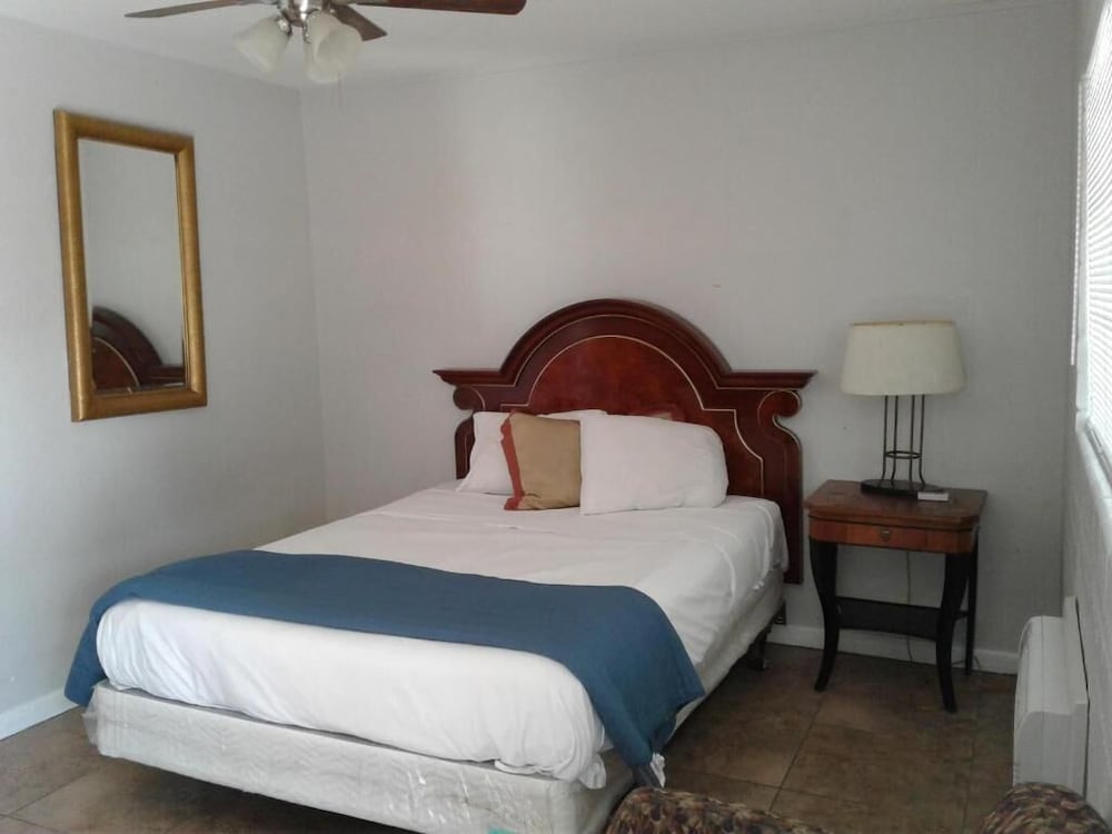 Sterling Gardens Hotel - photo 4