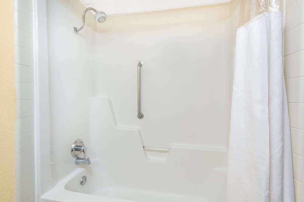 Blue Way Inn & Suites Wichita East - photo 19