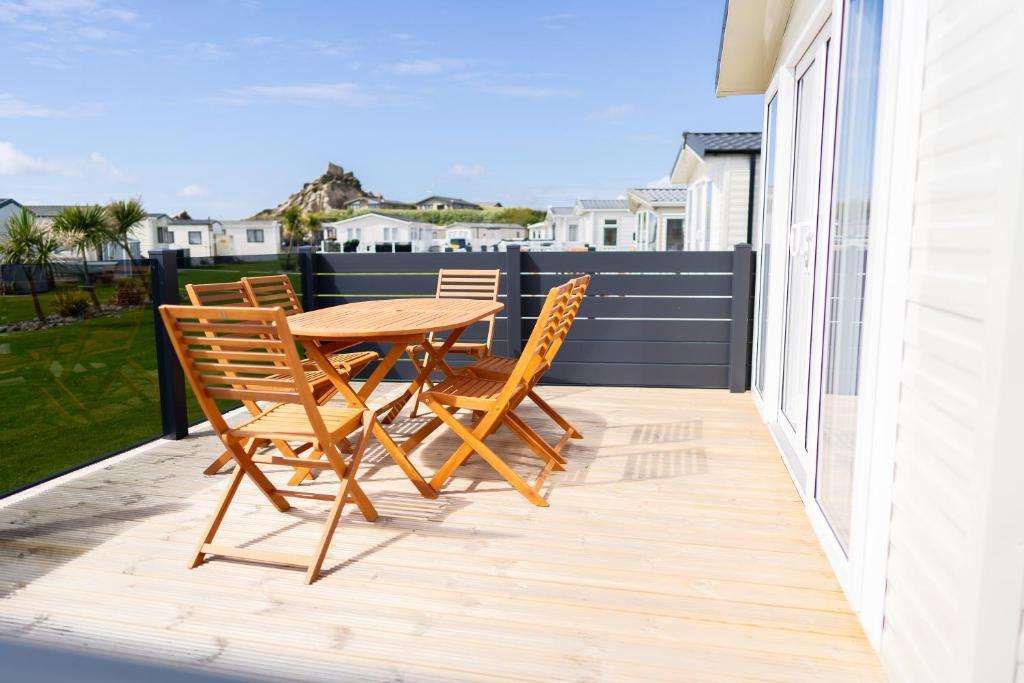 Gimblet Rock Holiday Park — 4-Star Luxury Hotel in Pwllheli, United Kingdom
