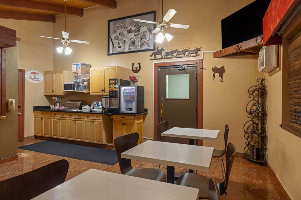Super 8 by Wyndham Dodge City - photo 10