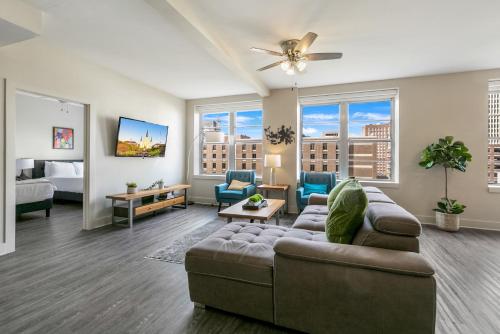 Spacious 4BR Luxury Condo Steps to French Quarter — 4-Star Luxury Hotel in New Orleans, United States
