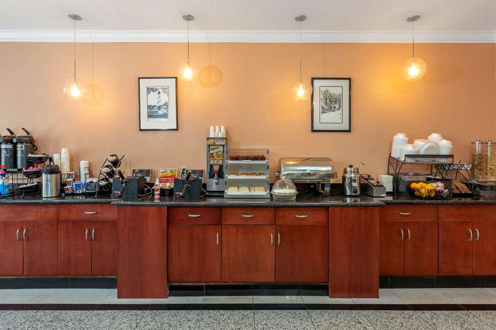 La Quinta Inn & Suites by Wyndham St. Augustine - photo 29