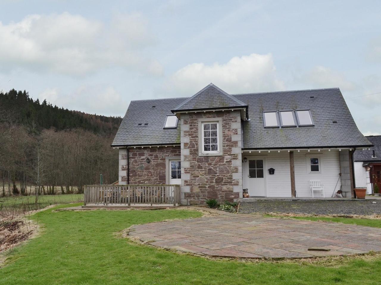 Mill Cottage — 4-Star Luxury Hotel in Crieff, United Kingdom