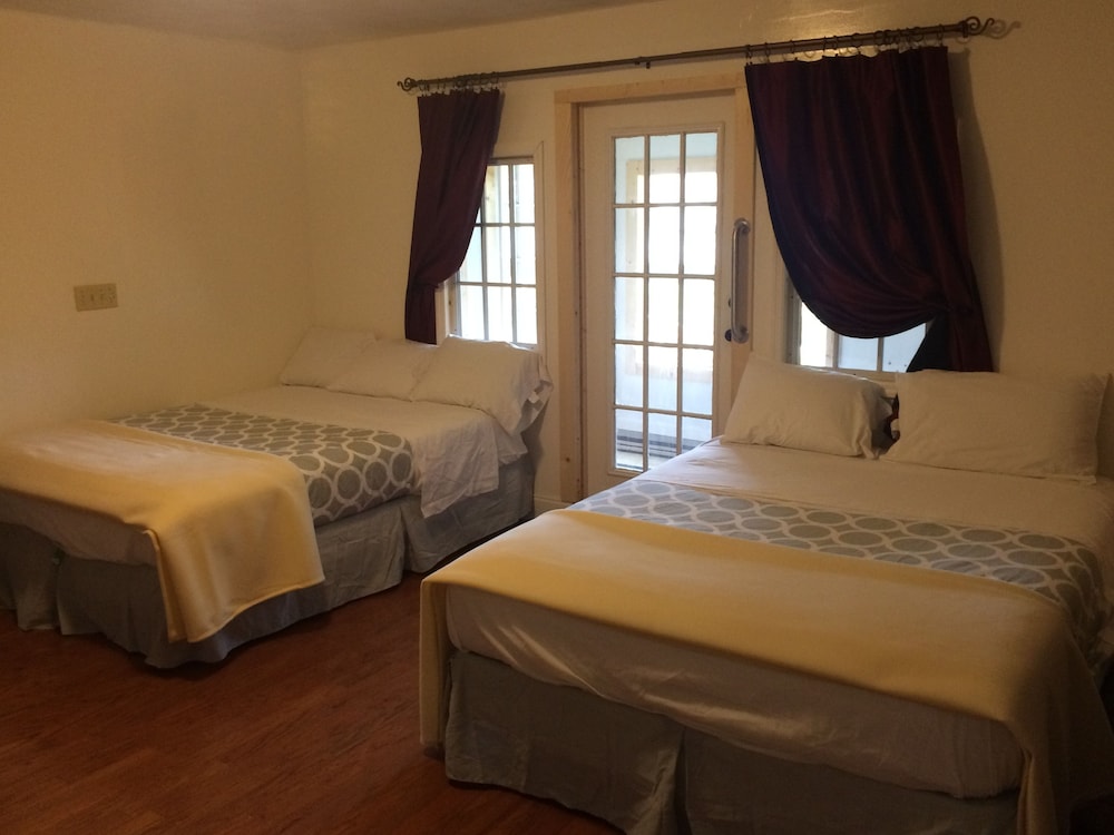 Dixie Plaza Hotel - photo 11