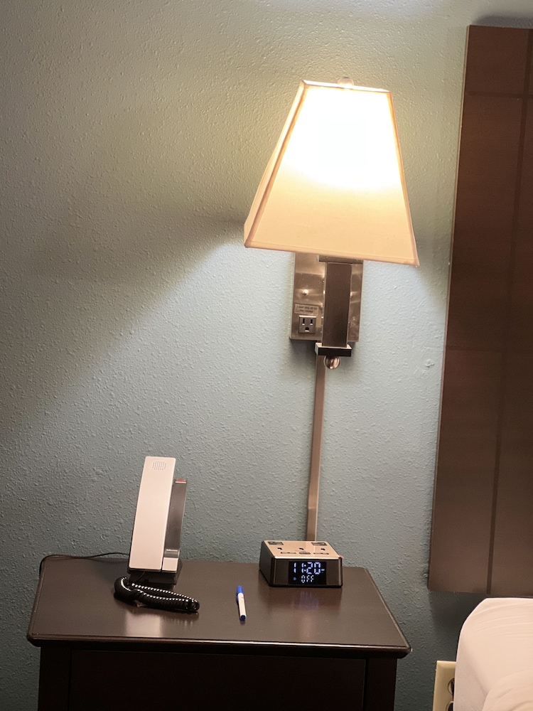 Reston Inn & Suites - photo 50