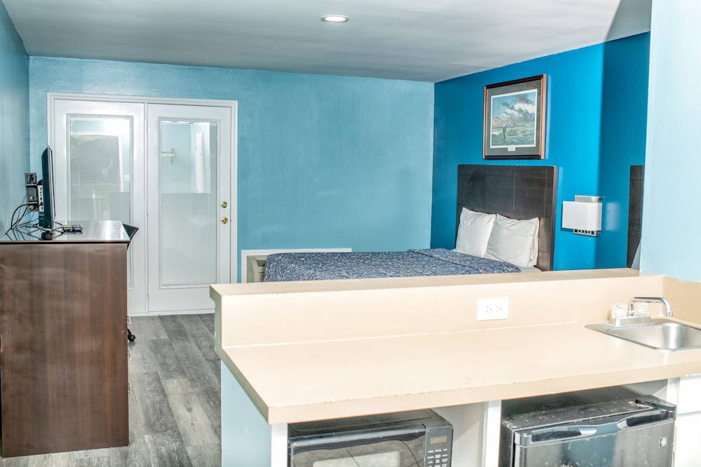 Captain Quarters Motel - photo 7