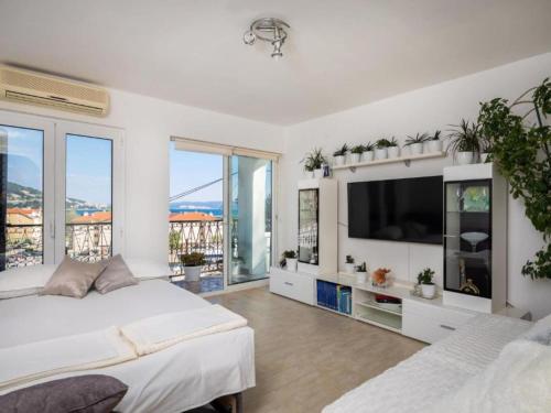 Apartment Adriatic Pearl One Bedroom Apartment with Balcony and Sea View — 4-Star Luxury Hotel in Omis, Croatia