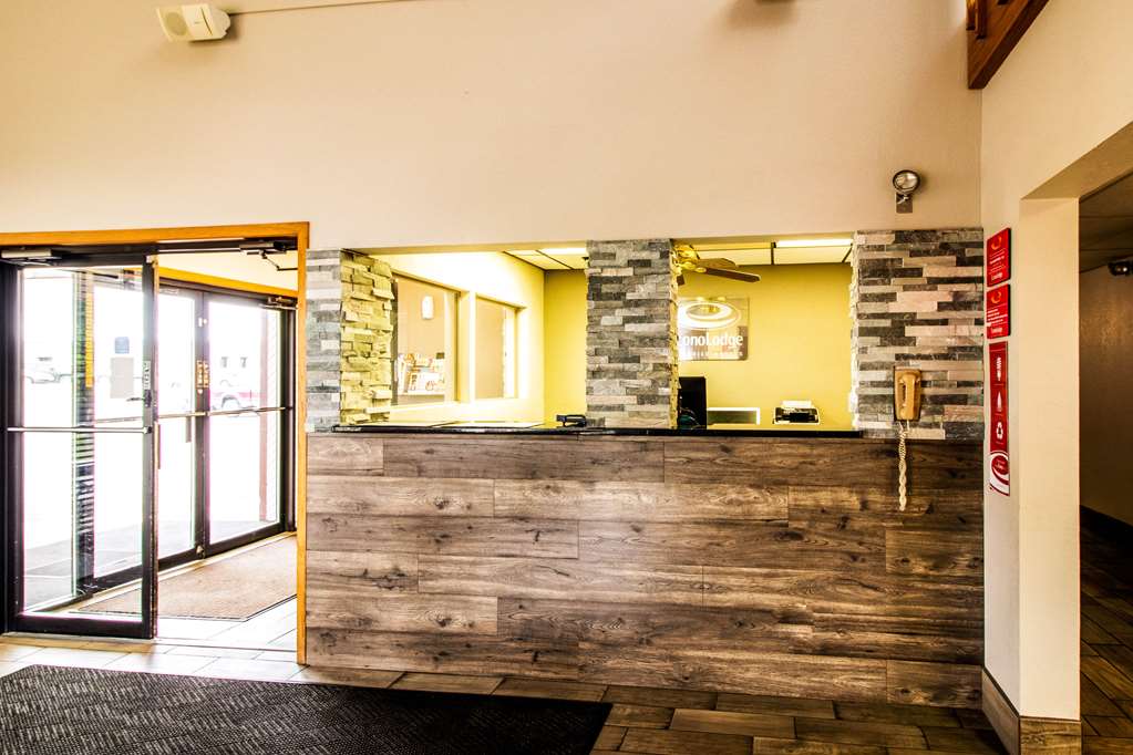 Econo Lodge Watertown - photo 7