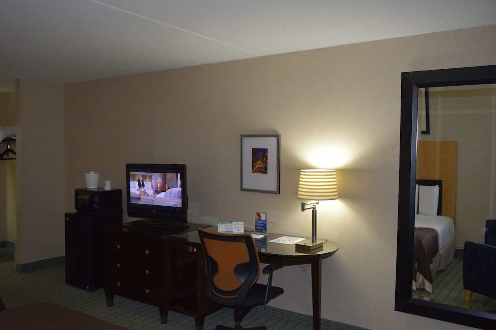Landmark Inn Hartsville - photo 13