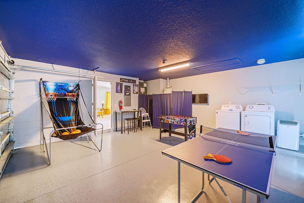 4BR Family Resort Home Private pool & Games Room - photo 3