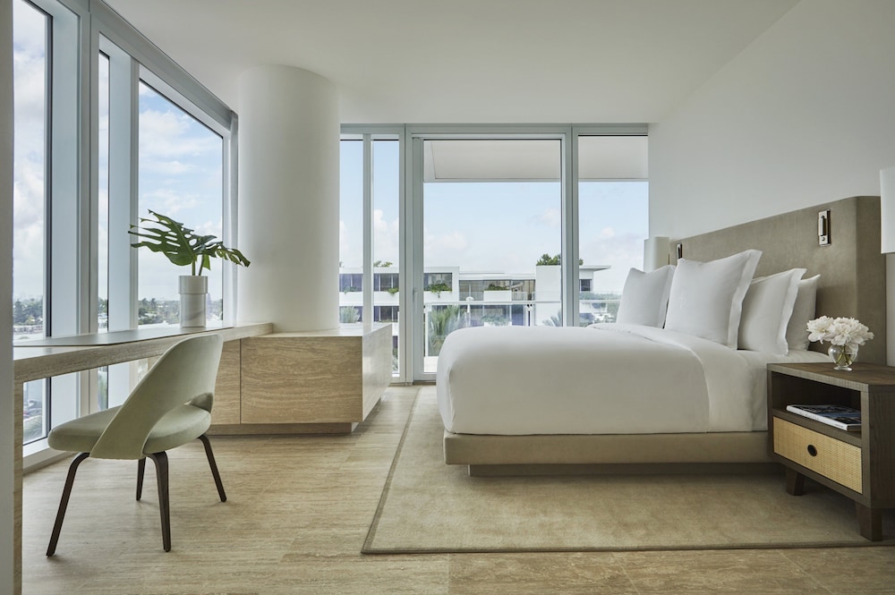 Four Seasons Hotel at The Surf Club - photo 14