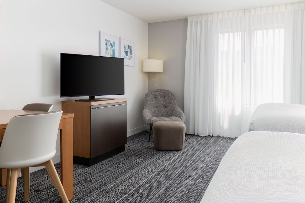 TownePlace Suites Erie - photo 7