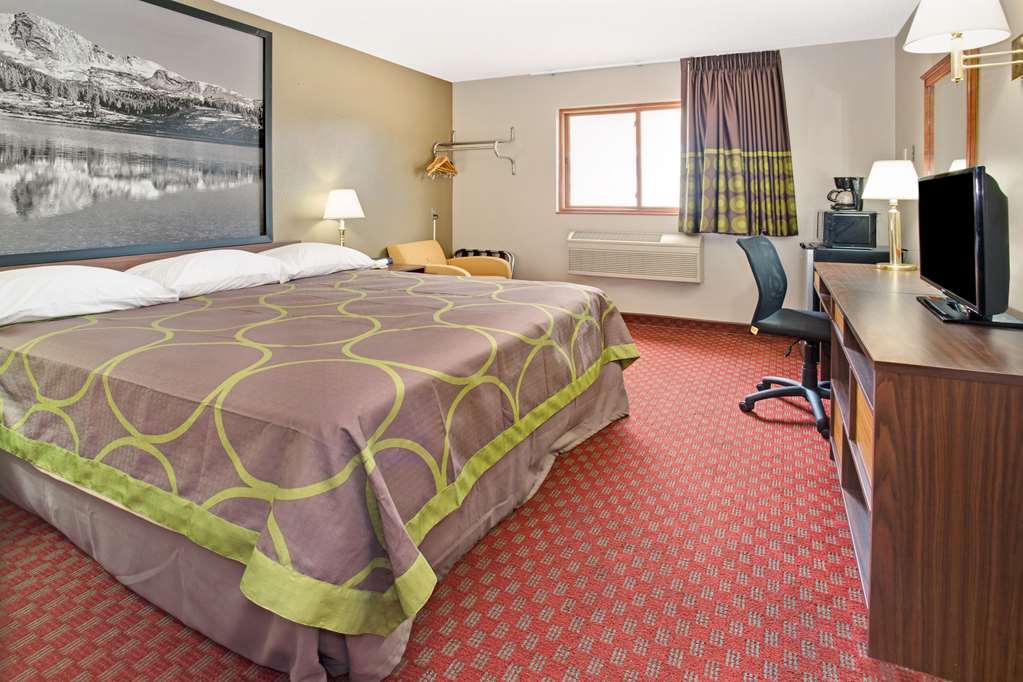 Super 8 by Wyndham Longmont Del Camino - photo 10
