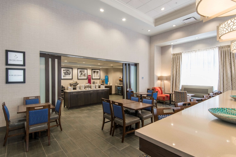 Hampton Inn & Suites Tulsa Downtown - photo 33