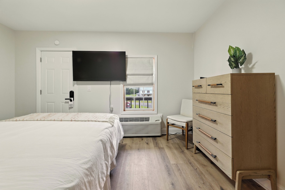 Hillside Motel LLC - photo 66