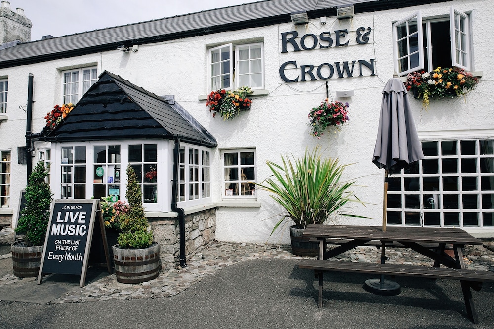 Rose And Crown - carbon neutral hotel in Porthcawl