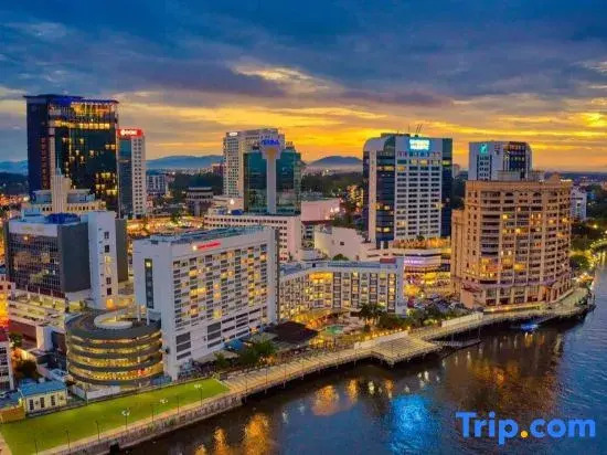 Cozzzy hut Riverbank Suites Kuching with spectacular River view — 4-Star Luxury Hotel in Kuching, Malaysia