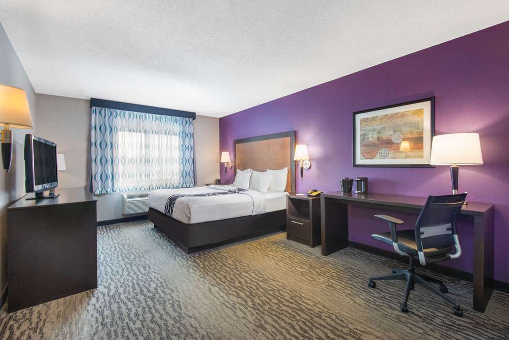 La Quinta Inn & Suites by Wyndham Erie - photo 35