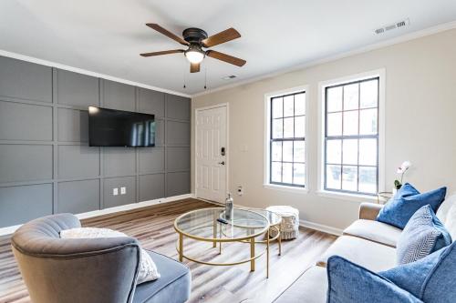 Beautiful 2 bdr Townhome w King bed and free wifi in Raleigh, United States