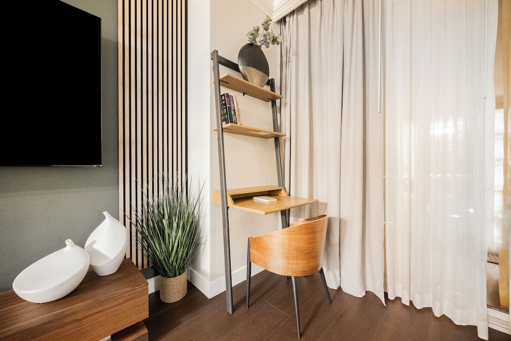 StripViewSuites at Signature - photo 168