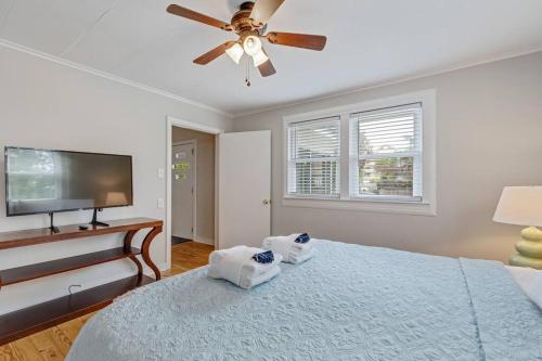 208 W Ashley Central Location 2 Mins to the Beach - photo 43