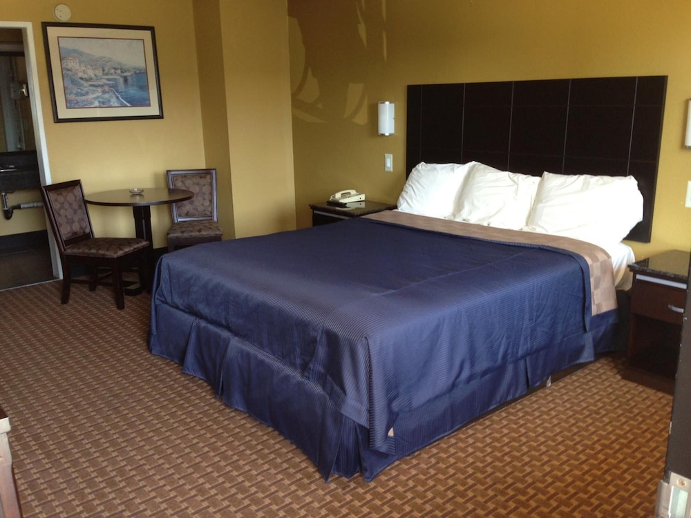 Del Amo Inn - photo 14